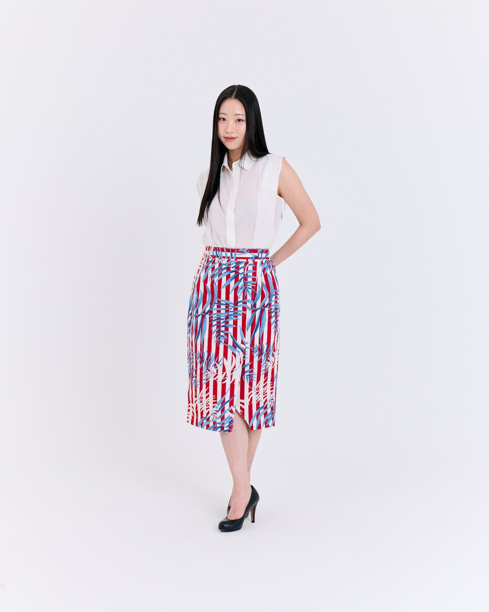 Pristine Pleated-Back Sleeveless Shirt (White)