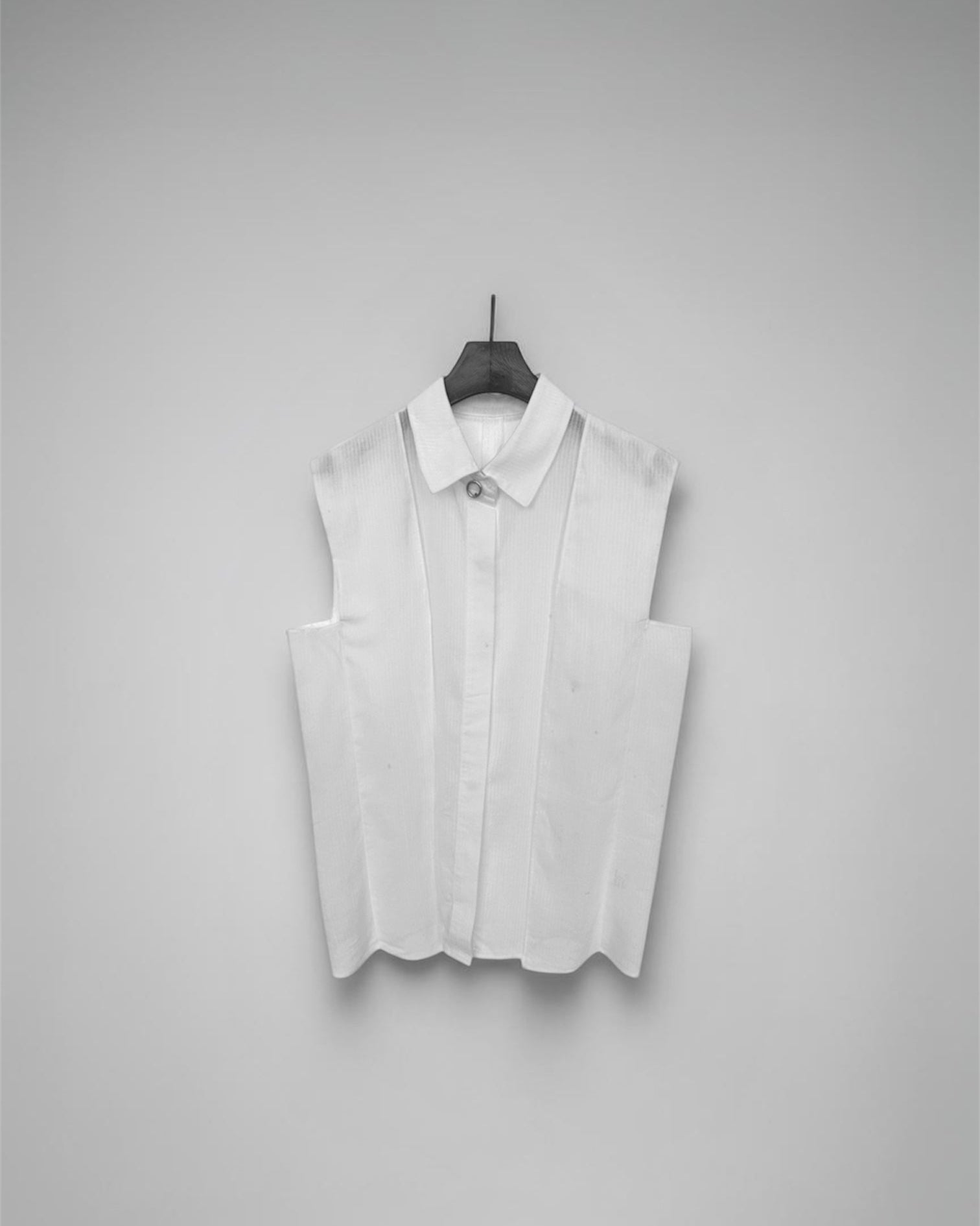 Pristine Pleated-Back Sleeveless Shirt (White)
