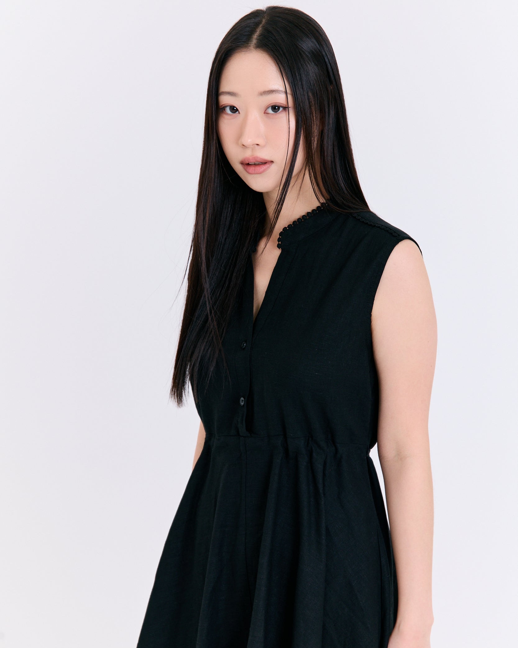 A black sleeveless dress