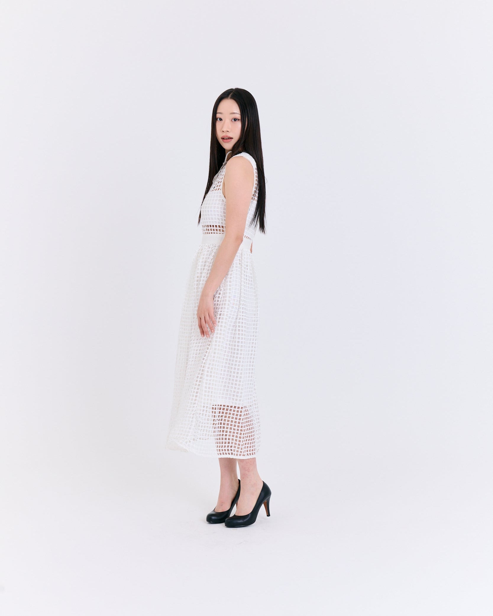 Pure Grid Eyelet Sleeveless Dress (White)