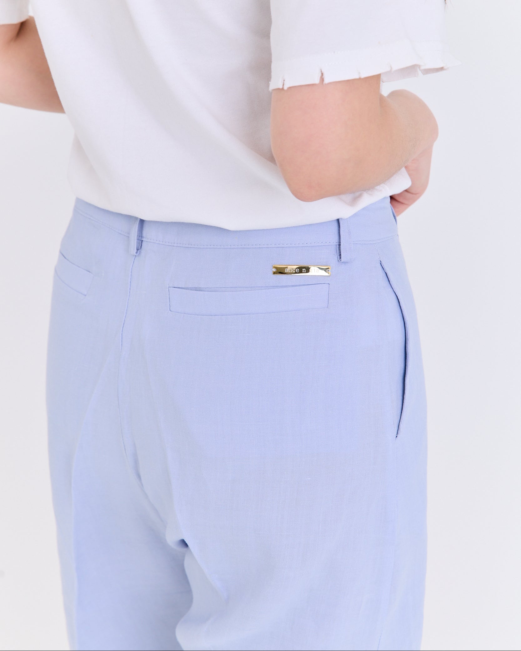 Airy Linen-Texture Cropped Pants (Light Blue)