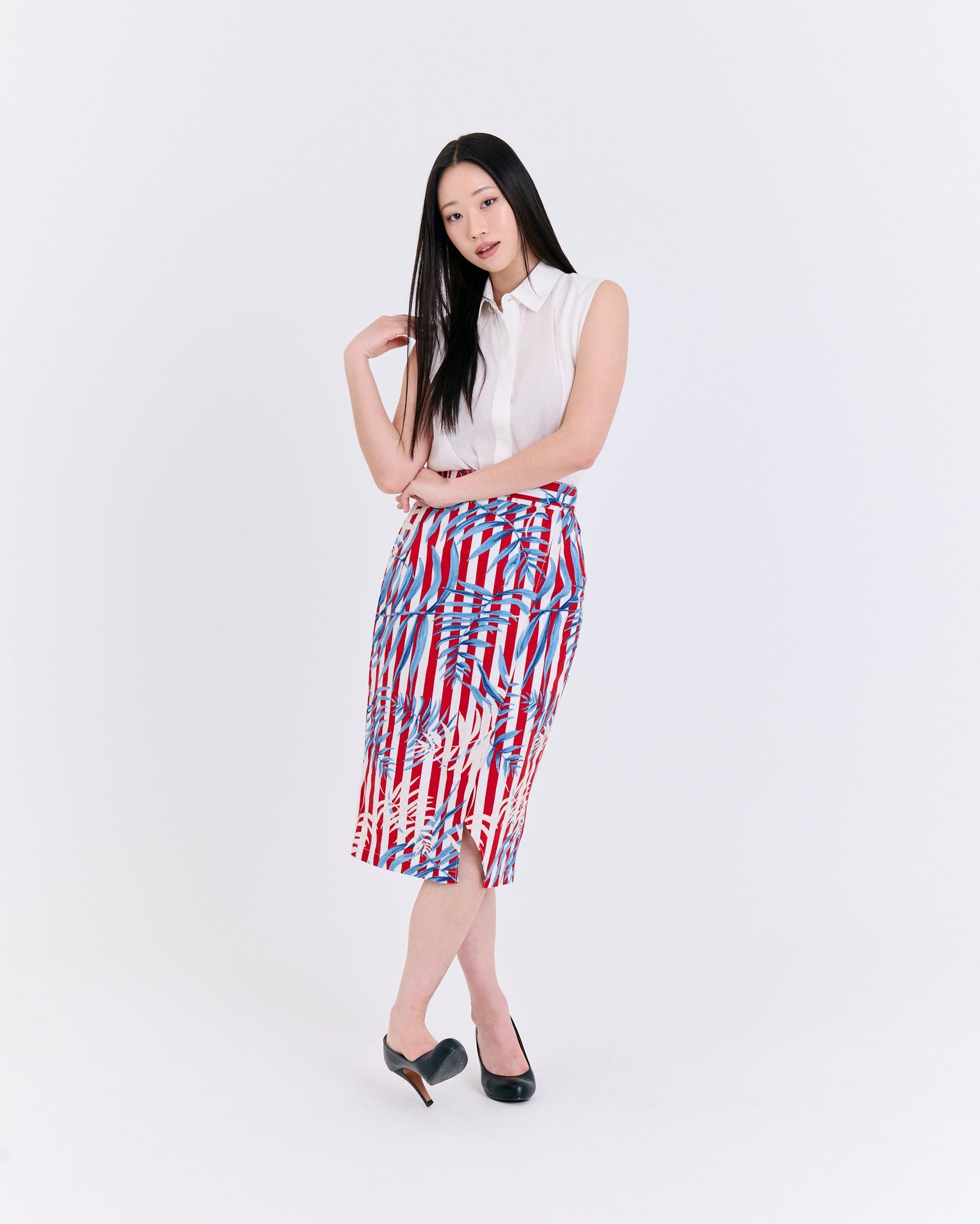 Pristine Pleated-Back Sleeveless Shirt (White)