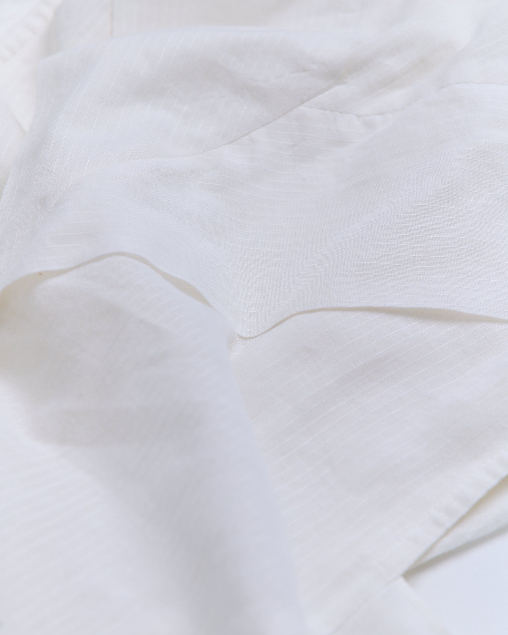 Pristine Pleated-Back Sleeveless Shirt (White)