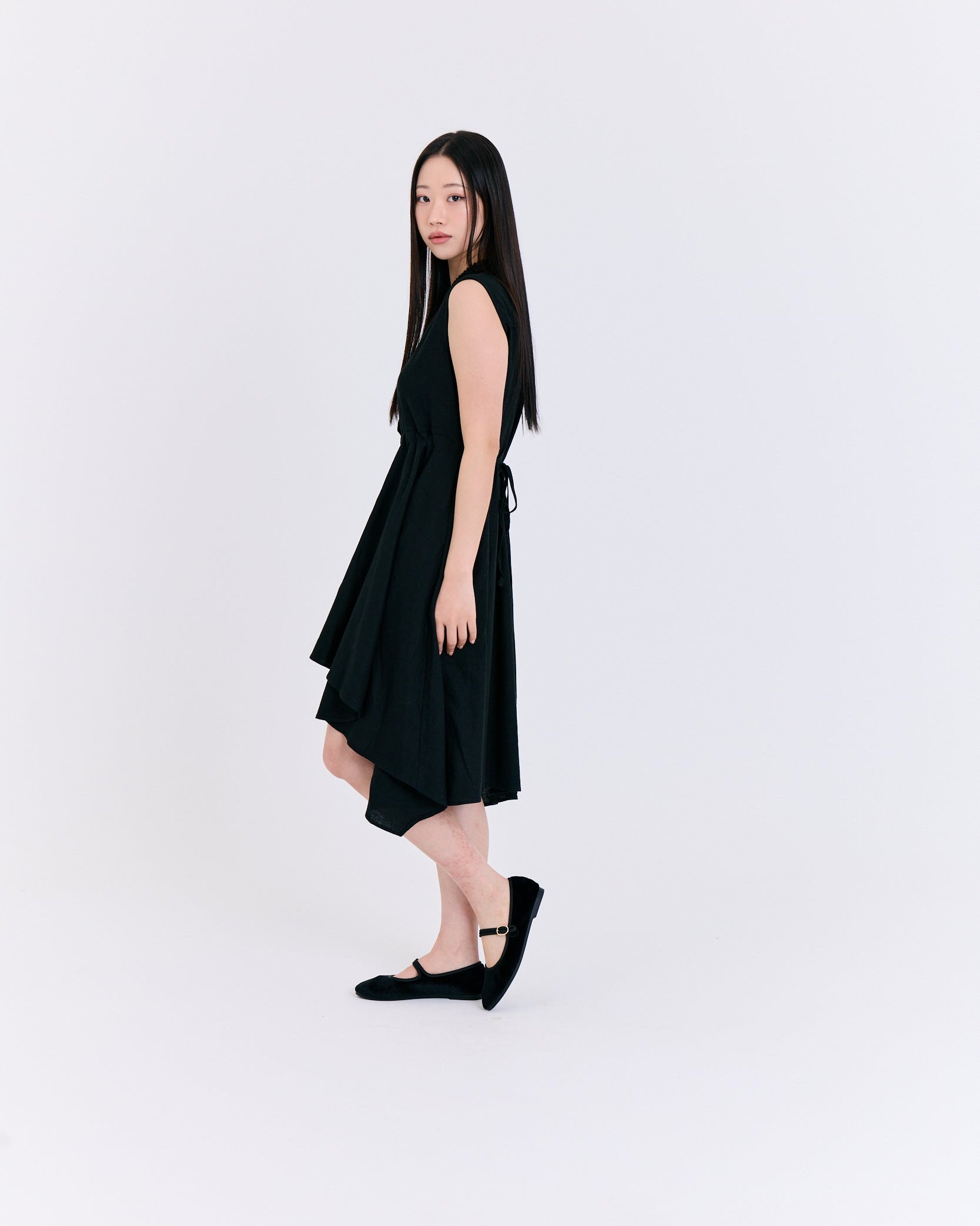 A black sleeveless dress
